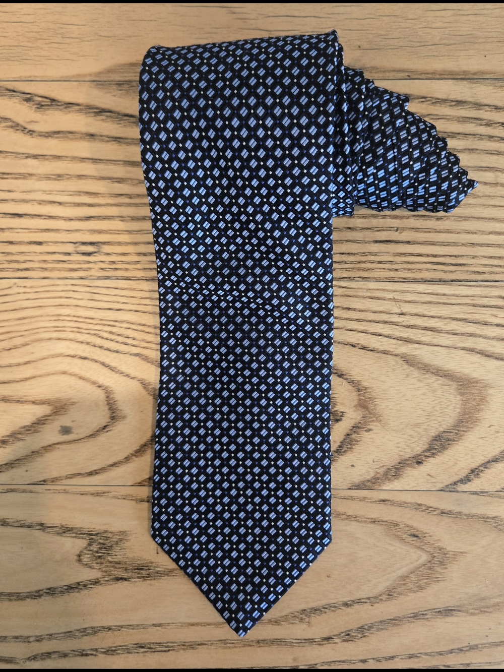 Classic Nautica Navy and Light Blue Patterned Tie